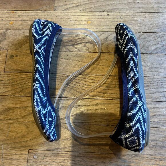 Bandolino flats patterned size 7M - Picture 2 of 6